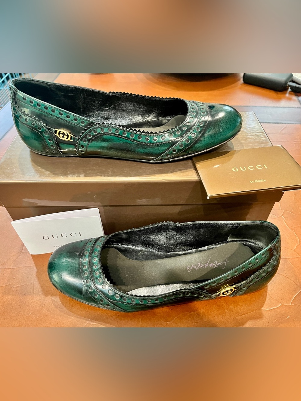 Gucci Emerald Green Leather Ballet Flats with Gold Logo